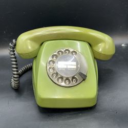 The retro rotary phone by Siemens is a vintage desk telephone manufactured in Germany