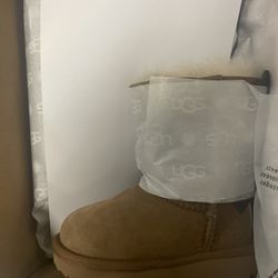 Kids Bow Tie Ugg’s Size 6-8 $65 Each 