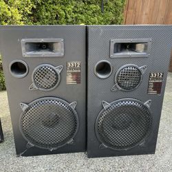 House Speakers And Guitar Amplifier 