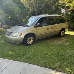 2002 Chrysler Town & Country Van