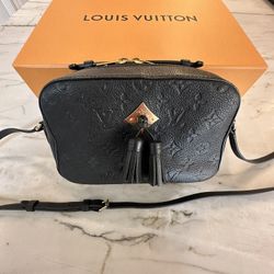 Louis Vuitton Black saintonge Purse