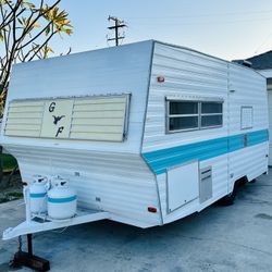 1968’ Vintage Travel Trailer, By Golden Falcon 17’ft Fully Self Contained !! w/Shower/toilet !! 