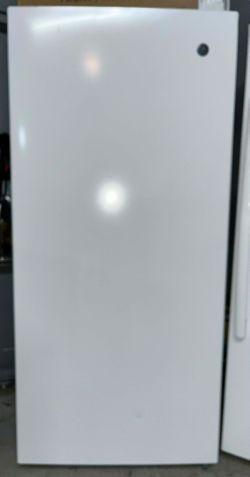 GE upright freezer is 14.2 cu. ft. GE Appliances, this garage-ready frost-free model freezer capacity of up 14.15 cu. ft. Width: 28 Height: 62 Depth: