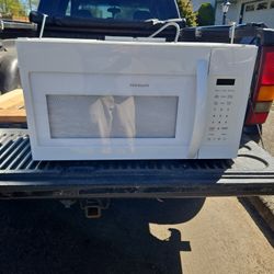 Under cabinet mount Microwave