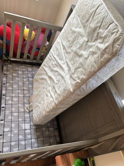 Infant Crib / Toddler Bed 