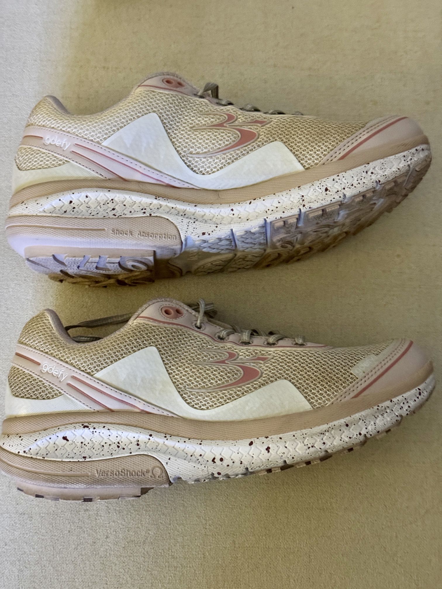 gdefy Women’s Size 10. Excellent Condition