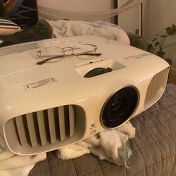 1080p 3D Epson (3010) Home Cinema Projector. Great Condition! 