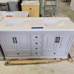 60 in. W x 22 in. D in Gray Single Bath Vanity with Marble Top in White $799 