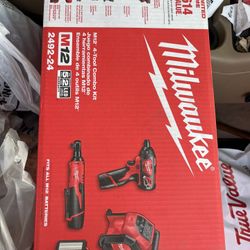 MILWAUKEE M12 2492-24 4 PIECE KIT
