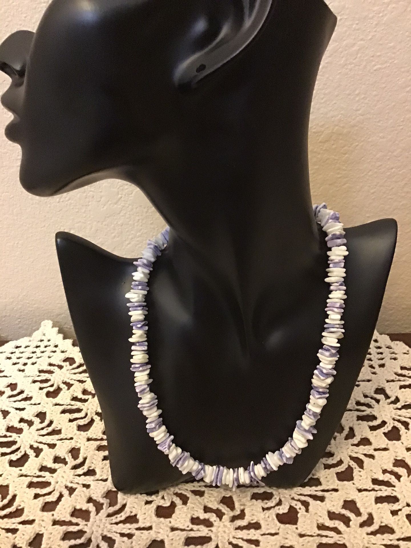 Vintage White & Purple Shell Chip Necklace. Like New. 18"