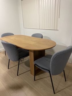 Table with 4 chairs