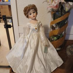 Queen elizabeth II porcelain doll