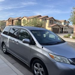 2013 Toyota Sienna LE