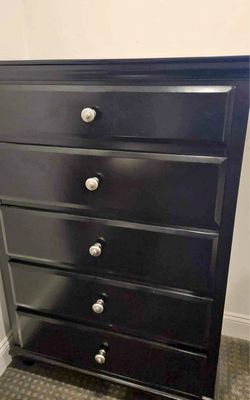 Very nice Black 5-Drawer Chest