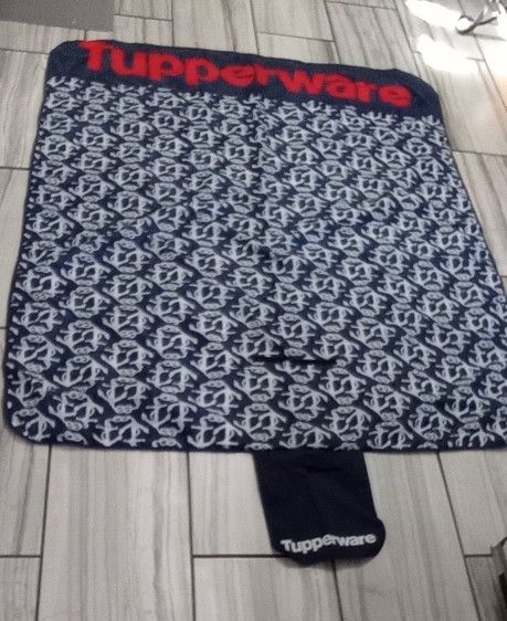 Tupperware Beach Blanket (1604 & Marbach)