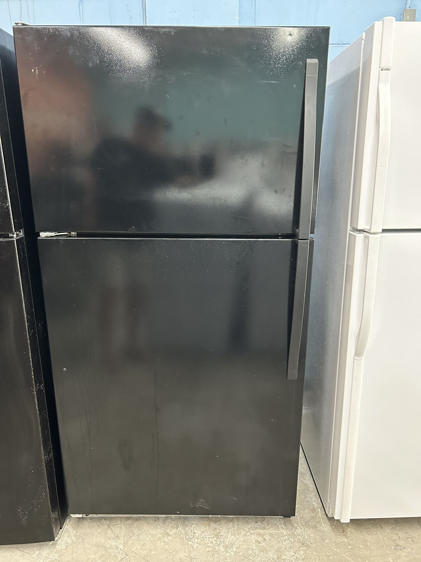 Very Nice 22 Cu Ft Black Top Freezer Refrigerator