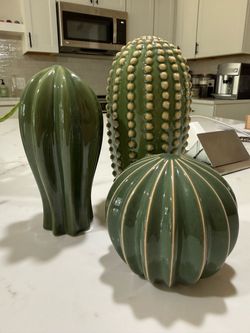 Ceramic cactus set