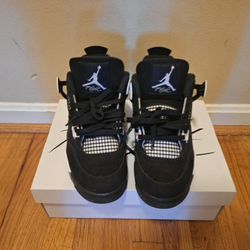 Jordan 4 White Thunders Size 8.5