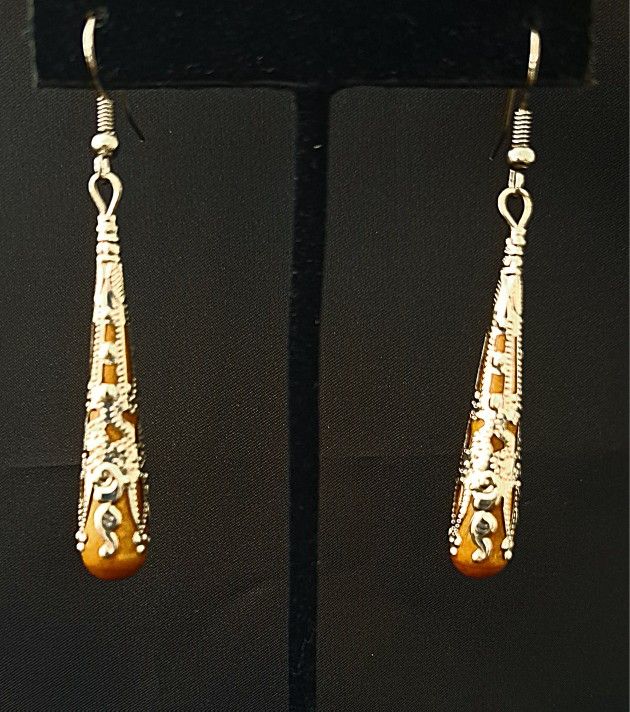 Vintage Filigree and Wood Tutor Earrings