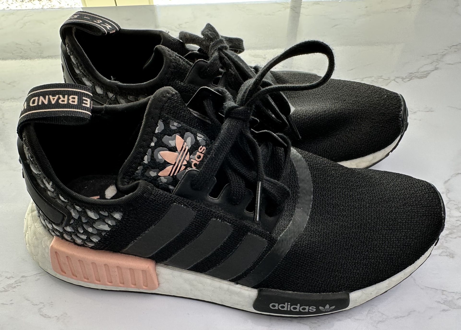 Adidas NMD R1 Shoes (SIZE 7 WOMEN)