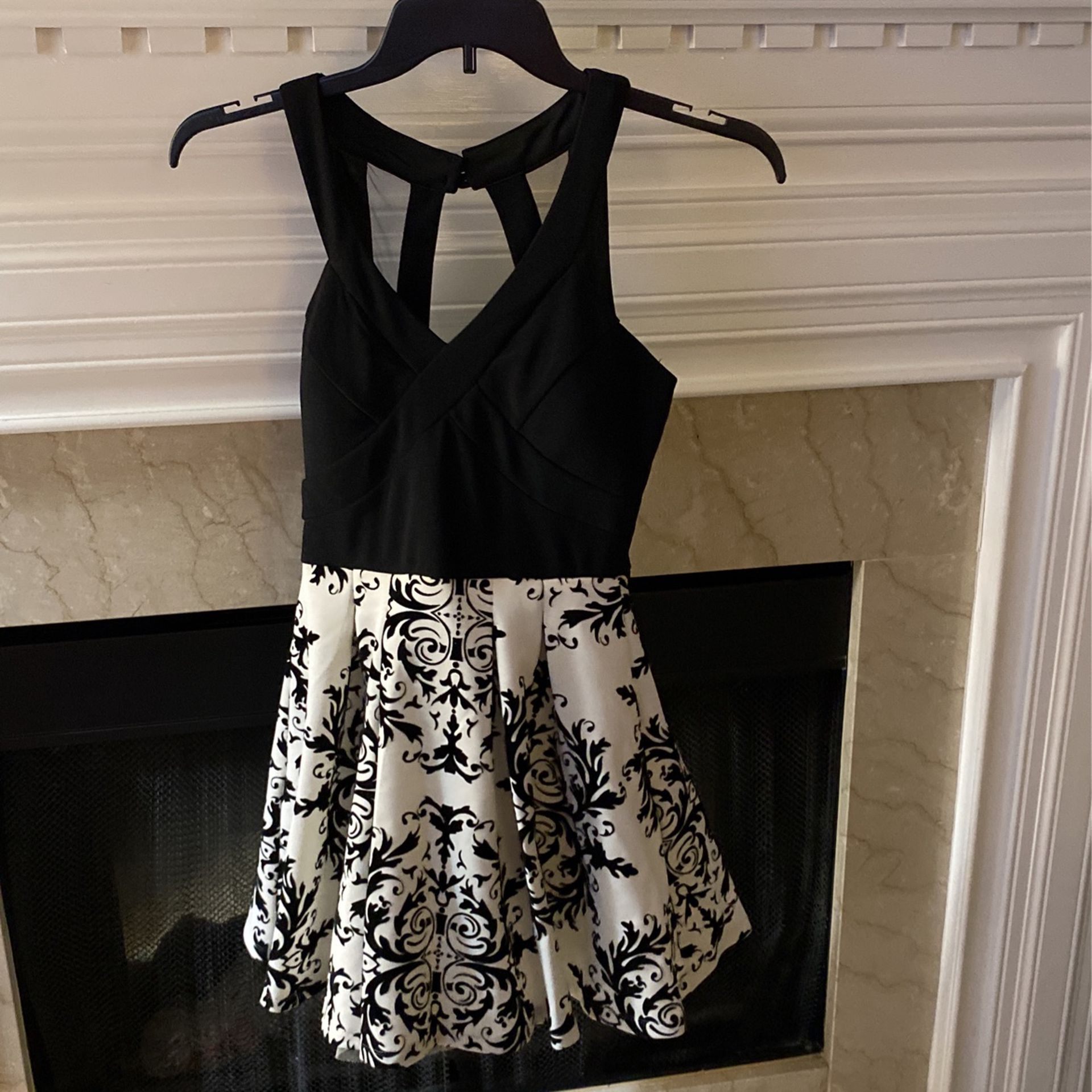 Black and White Patterned Dress- Size 7