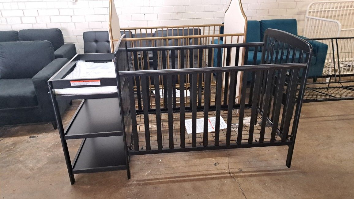 New 3 In 1 Convertible Crib With Changing Table