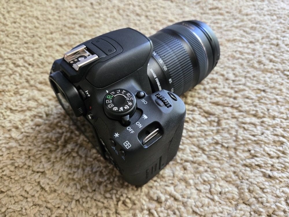 Canon EOS Rebel T5i SLR Package