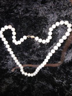 Beautiful 24in VINTAGE - REAL PEARL necklace