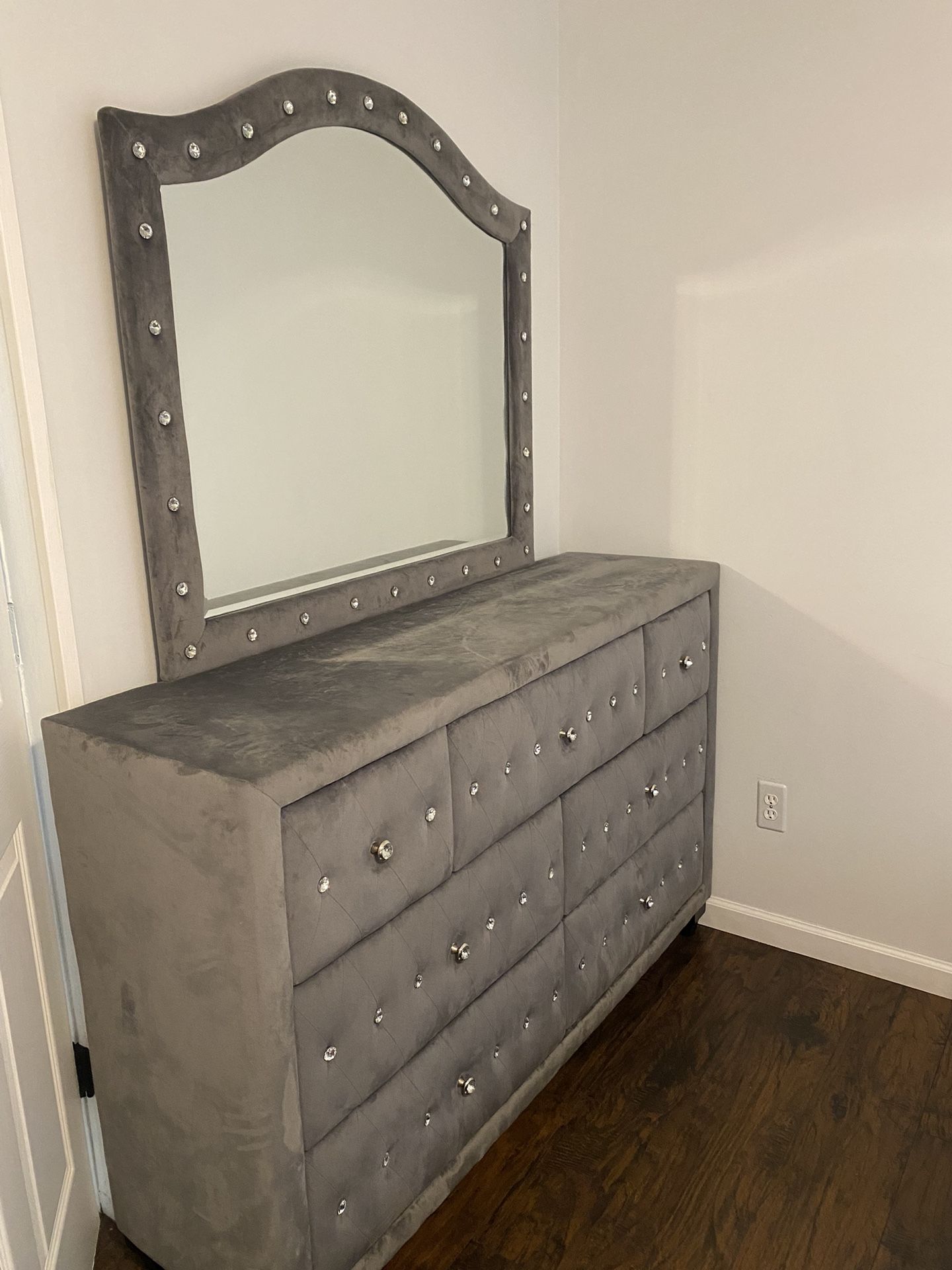 Luxury Velvet Drawer Dresser with Mirror