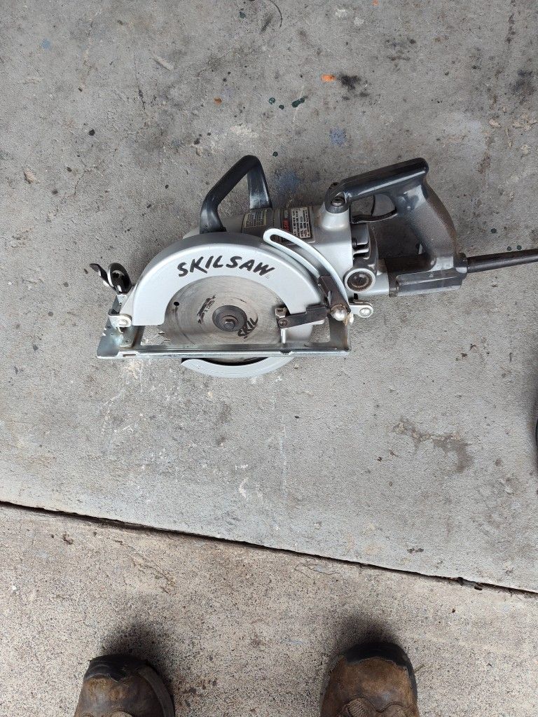 Model 77 Worm Drive Skill Saw