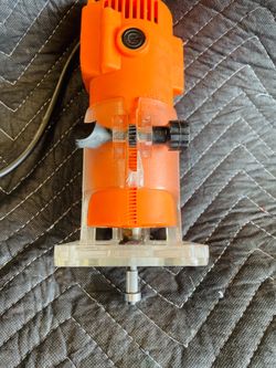 CHICAGO ELECTRIC POWER TOOLS 1/4" Router and Assortment of Bits