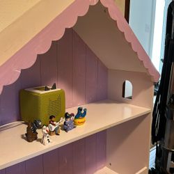 Girls Bookshelf