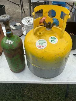 Gas Cylinders – Yellow 400 PSI and Green Tank
