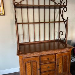 Solid Wood China Cabinet / Buffet – $180 -Vitrina de Comedor (China Cabinet) de Madera – $180