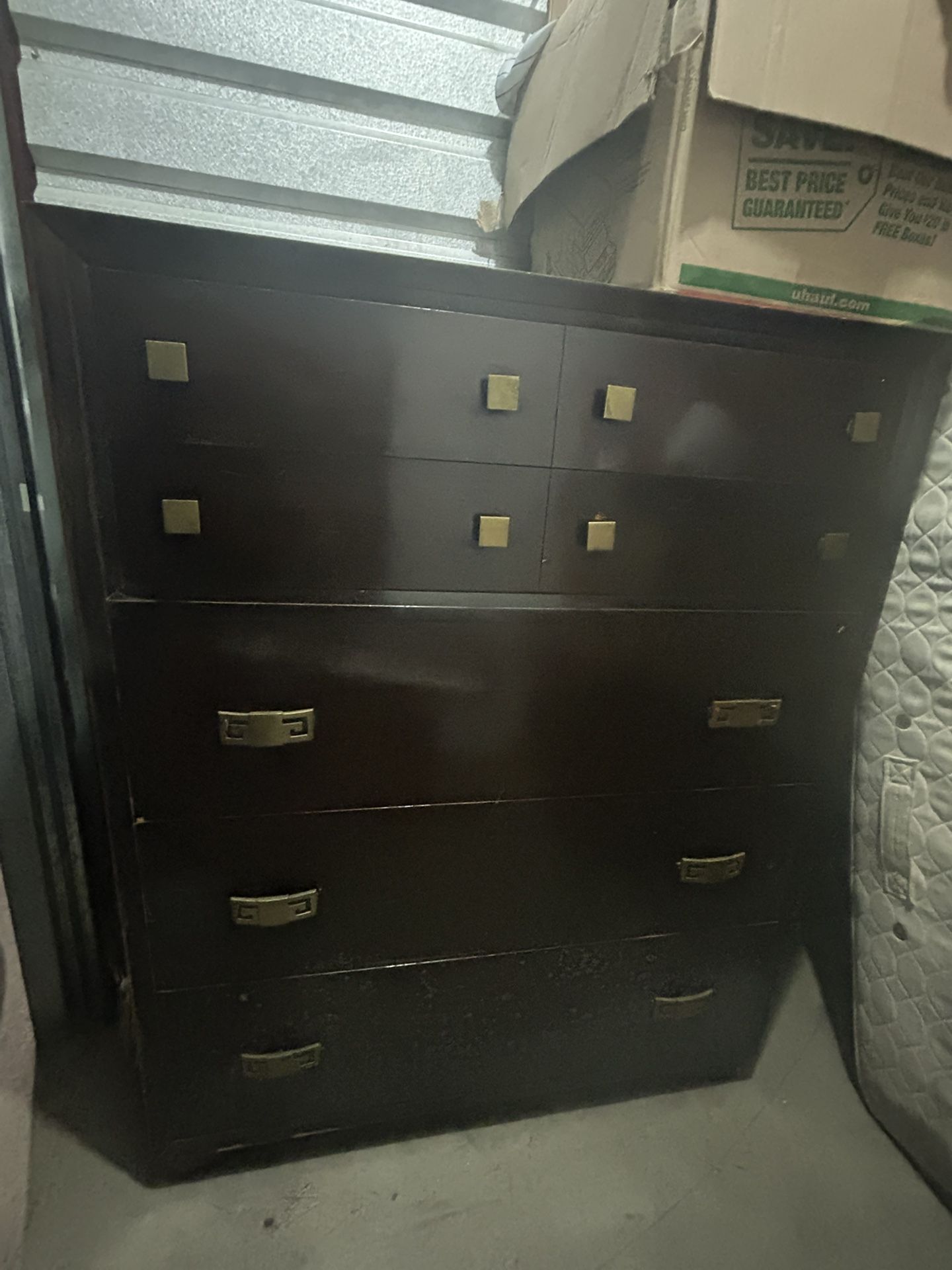 Dresser 