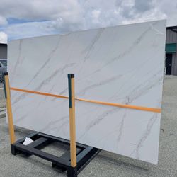 QUARTZ STONE SLABS SUPER JUMBO IN CALACATTA LEON GOLD 📏Each slabs cover  75.7 sq.ft, Thickness 3 cm 🔥Price $915 per Slab🔥 