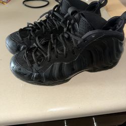 Black Foams Sz 13