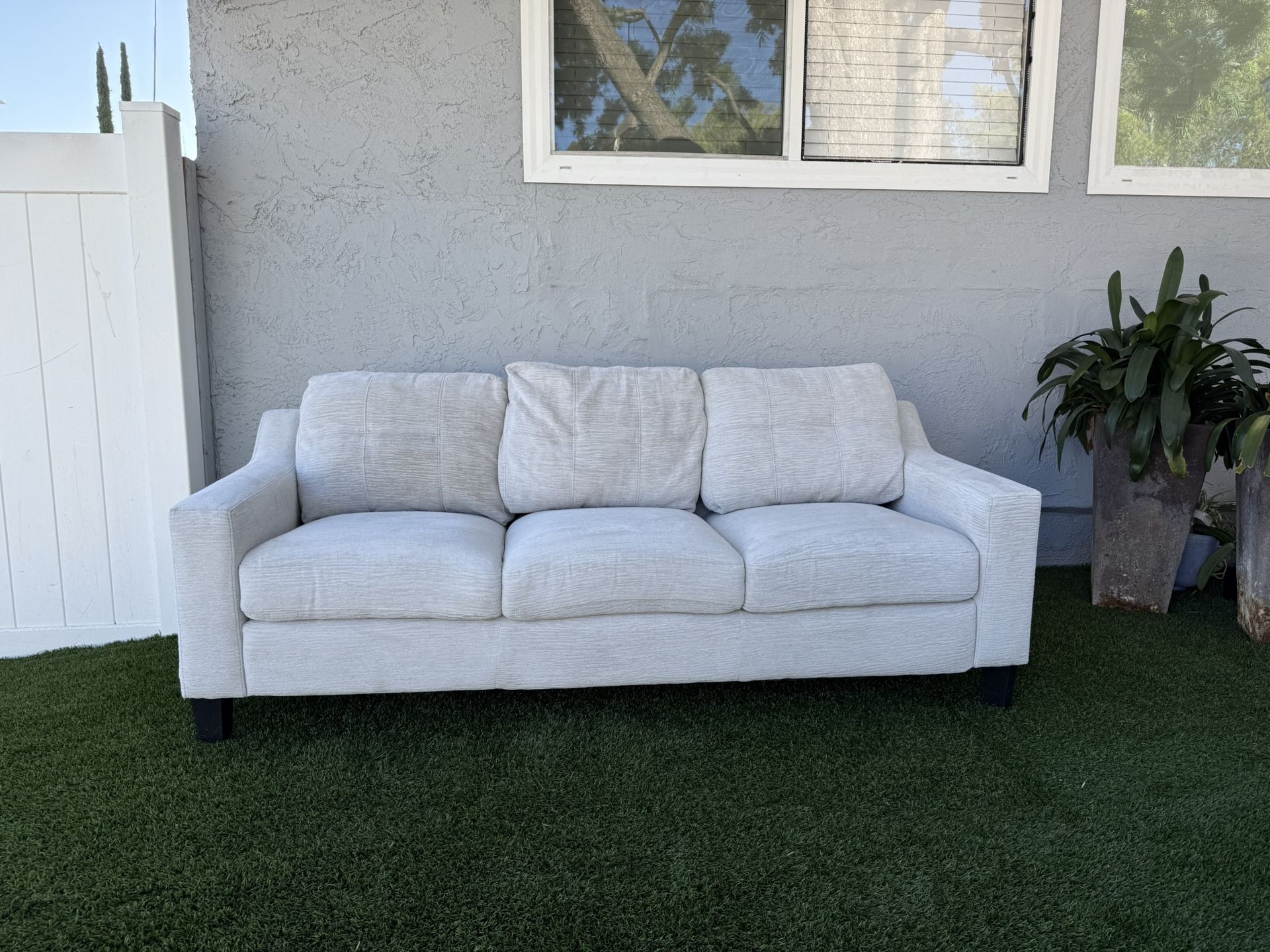 beautiful  White sectional sofa /couch  82”x34”…