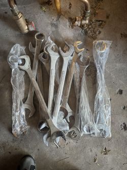 Big Wrenches Big Ratchet And Brand New dewalt Tool Belt