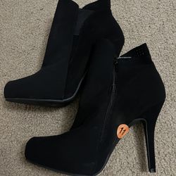new women’s boots (size 11)