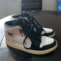 Jordan Mid 1 Pink Black White ( Size 7.5) willing to make offers
