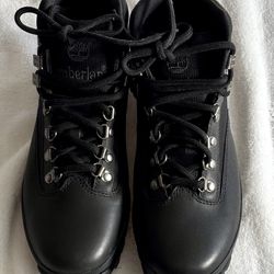 Timberland Woman’s Leather Lace up Boots 56320. Size 8M New-Never worn.  