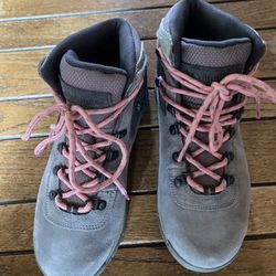 Columbia Stratus/ Rose Women’s Hiking Boots, Size 7.5