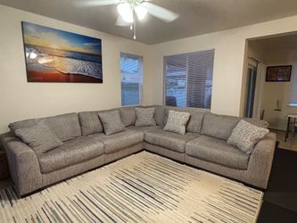 Moving — Need gone asap. 5-Piece Sectional – Excellent Condition