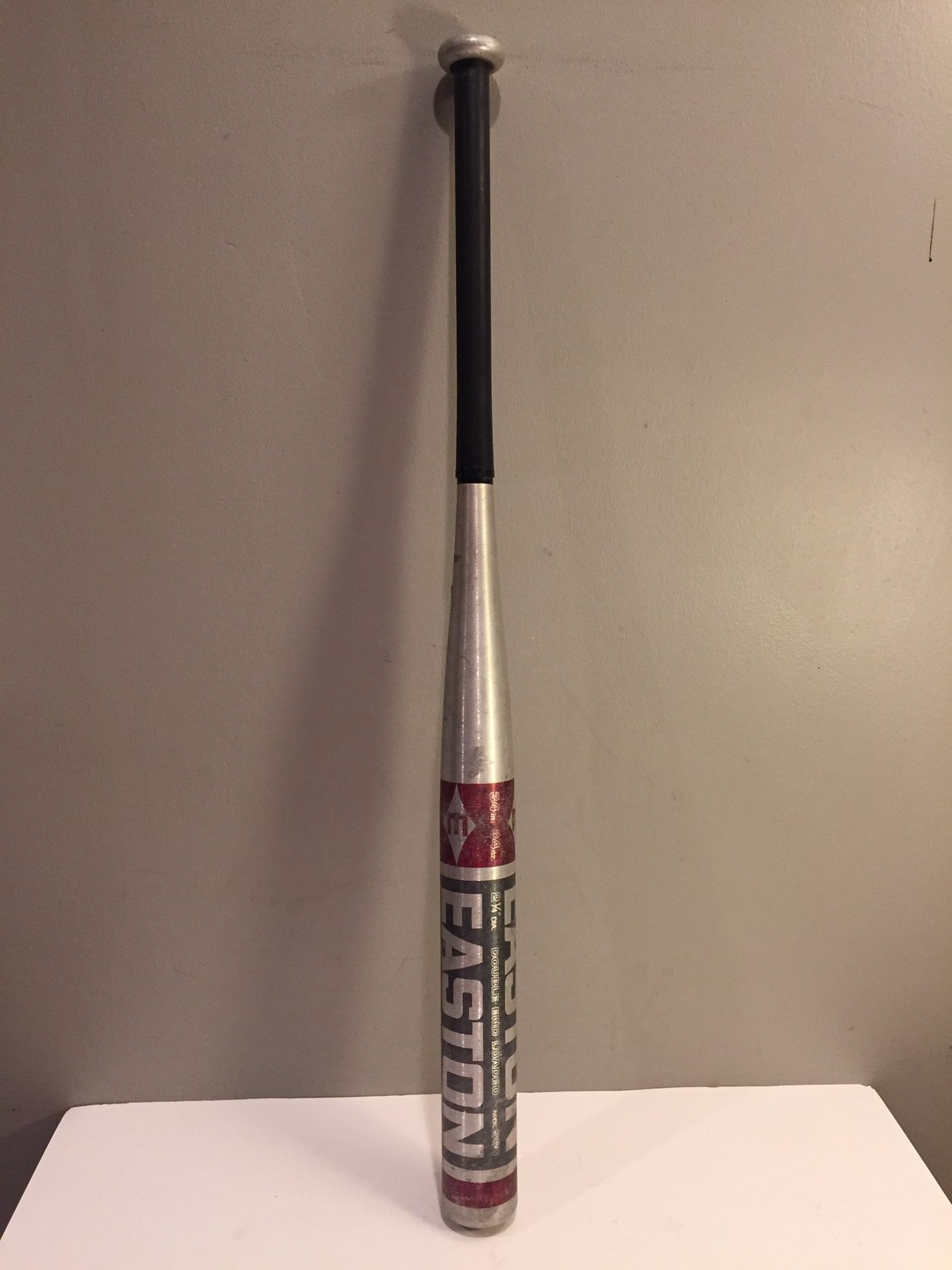 Easton 34/34 Softball Bat - 34 Inches 34 Ounces - Vintage DeBeer Clincher