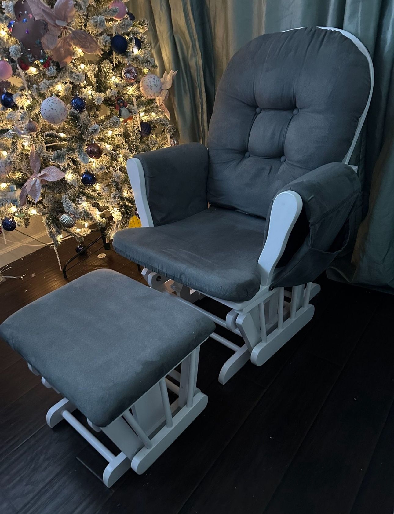 Nursery Gliding Chair With Ottoman