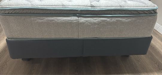 Queen mattress Beauty rest