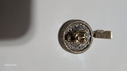 Diamond pendant 10k gold