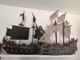Pirates of the Caribbean Ship Models with Figure