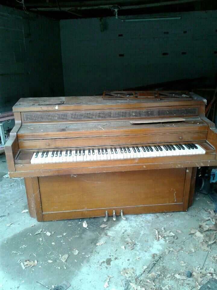 Everett piano